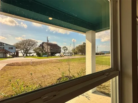 607 W Bayshore Drive Palacios TX 77465