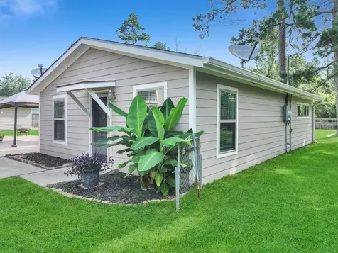 1255 E Pineshadows Drive Sour Lake TX 77659