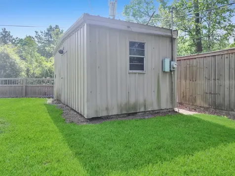 1255 E Pineshadows Drive Sour Lake TX 77659