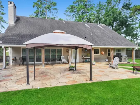 1255 E Pineshadows Drive Sour Lake TX 77659