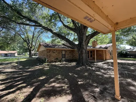 1418 NE 7th Street Smithville TX 78957