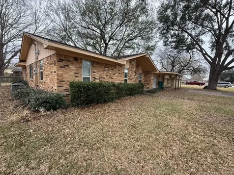 1418 NE 7th Street Smithville TX 78957