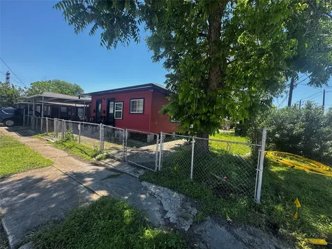 1504 Luzon Street A Houston TX 77009
