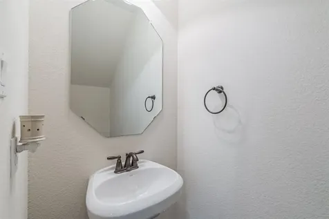 9 Laurelwood Drive Pasadena TX 77058