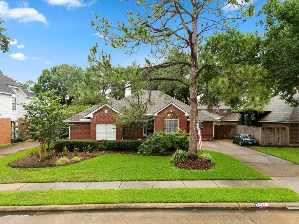815 Maplewood Falls Court Houston TX 77062