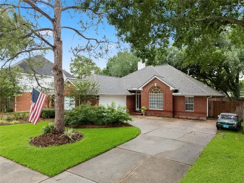 815 Maplewood Falls Court Houston TX 77062