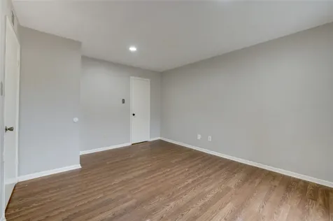 8519 Hearth Drive 28 Houston TX 77054