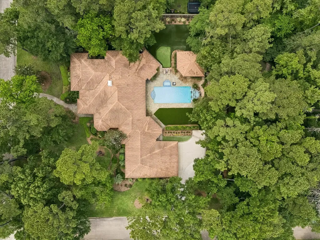 5 Magnolia Woods Drive Kingwood TX 77339
