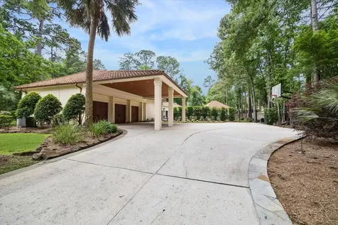 5 Magnolia Woods Drive Kingwood TX 77339