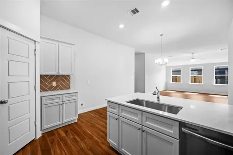 135 Road 51030 Cleveland TX 77327