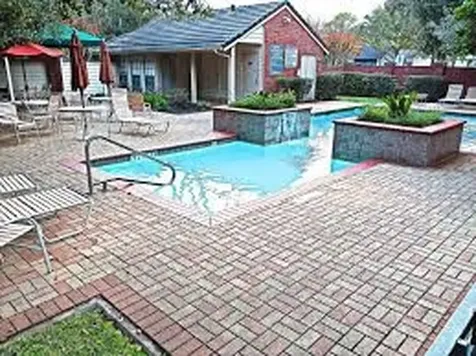 2211 S Kirkwood Road 28 Houston TX 77077