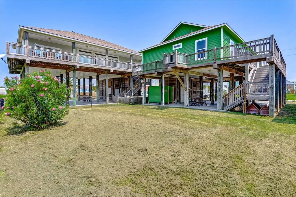 877 Palmetto Drive Crystal Beach TX 77650