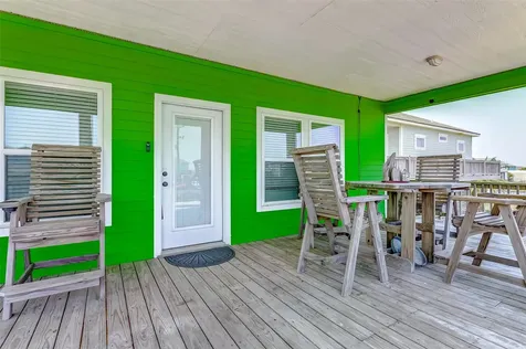877 Palmetto Drive Crystal Beach TX 77650