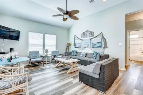 877 Palmetto Drive Crystal Beach TX 77650