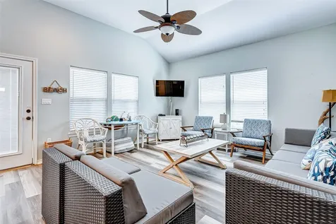 877 Palmetto Drive Crystal Beach TX 77650
