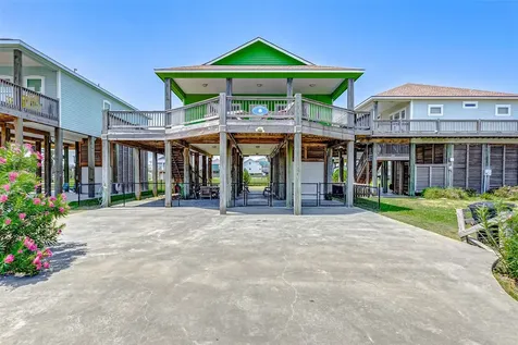 877 Palmetto Drive Crystal Beach TX 77650