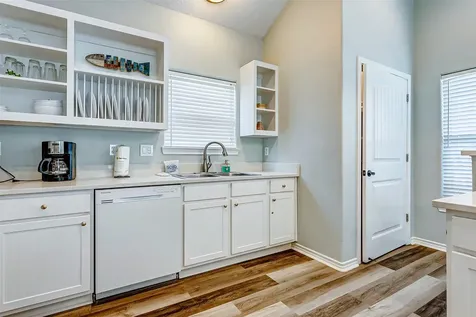 877 Palmetto Drive Crystal Beach TX 77650