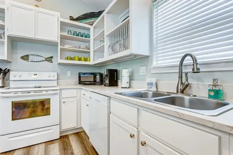 877 Palmetto Drive Crystal Beach TX 77650