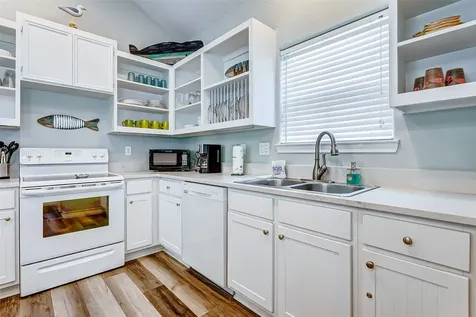 877 Palmetto Drive Crystal Beach TX 77650