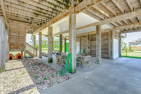 877 Palmetto Drive Crystal Beach TX 77650