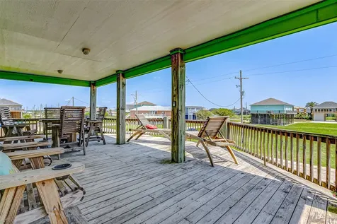 877 Palmetto Drive Crystal Beach TX 77650
