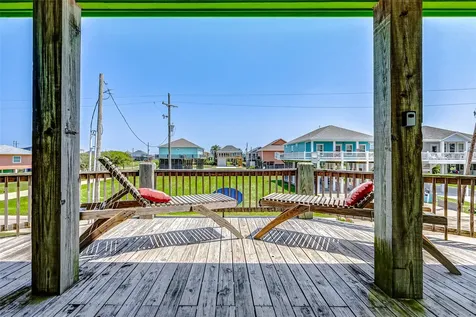 877 Palmetto Drive Crystal Beach TX 77650