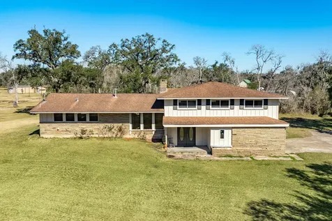 504 W Highway 332 W Lake Jackson TX 77566