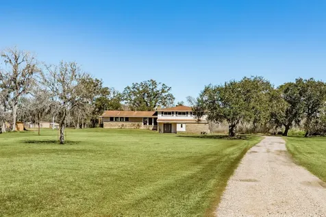 504 W Highway 332 W Lake Jackson TX 77566