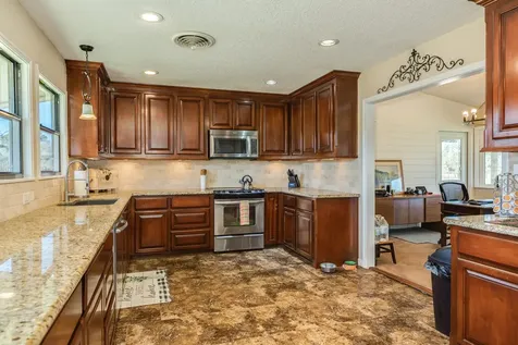 504 W Highway 332 W Lake Jackson TX 77566