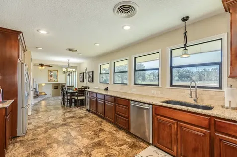 504 W Highway 332 W Lake Jackson TX 77566