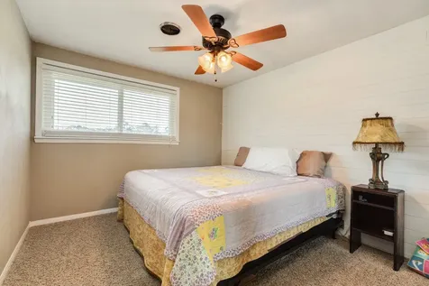 504 W Highway 332 W Lake Jackson TX 77566