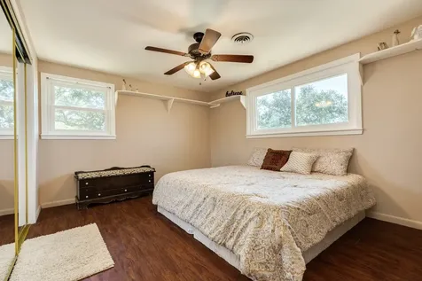 504 W Highway 332 W Lake Jackson TX 77566