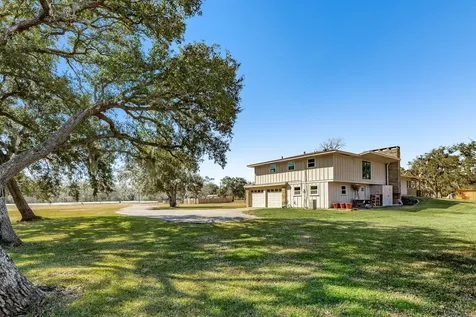 504 W Highway 332 W Lake Jackson TX 77566