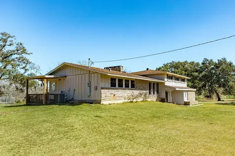 504 W Highway 332 W Lake Jackson TX 77566