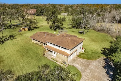 504 W Highway 332 W Lake Jackson TX 77566