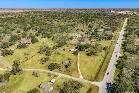 504 W Highway 332 W Lake Jackson TX 77566