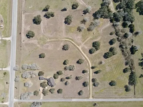 Lot 6 Pvt 1671 Hallettsville TX 77964