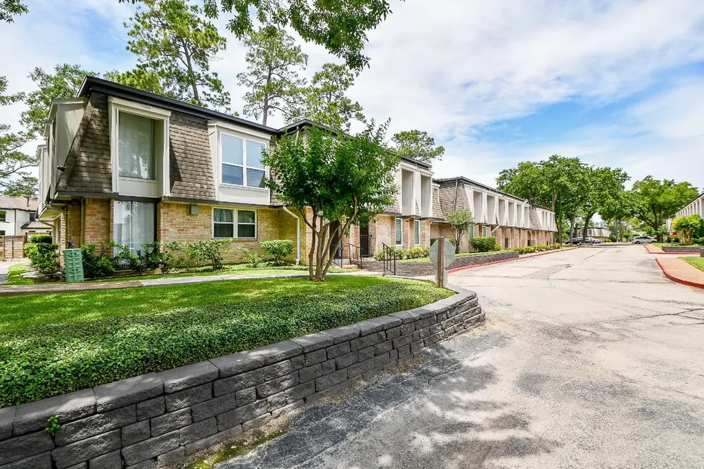 12633 Memorial Drive 114 Houston TX 77024