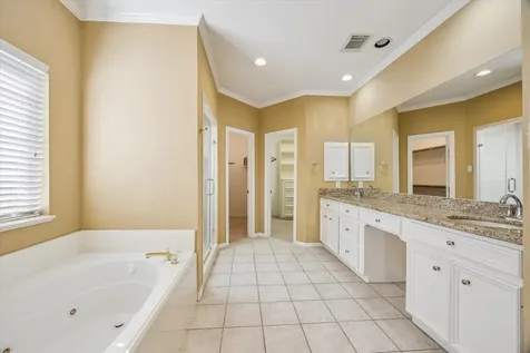 2410 Briar Ridge Drive Houston TX 77057