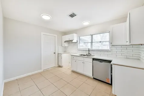 5855 Beldart Street Houston TX 77033