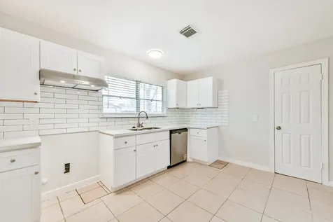 5855 Beldart Street Houston TX 77033