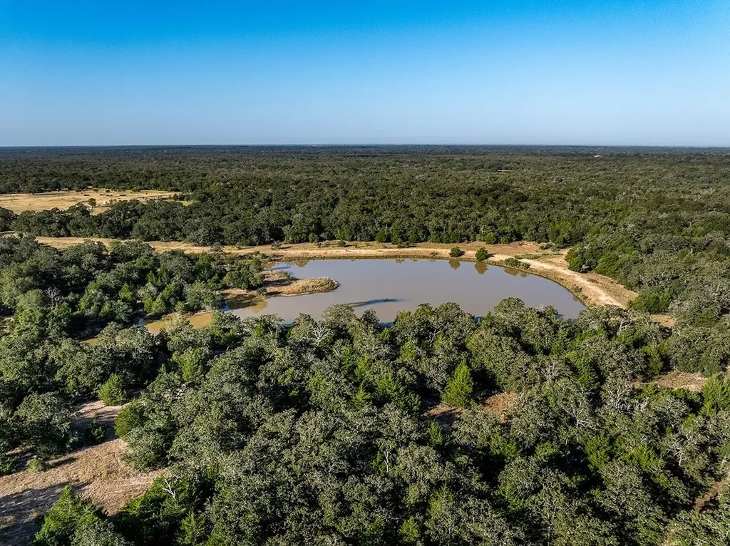 1883 County Road 273 Weimar TX 78962