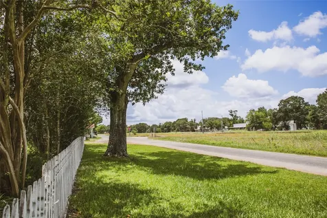 10753 Track Rd E Cat Spring TX 78933