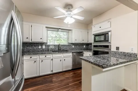 1006 Amesbury Court Huntsville TX 77340