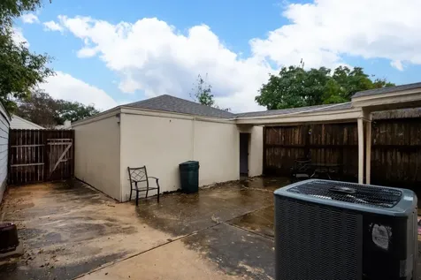 1911 Trixie Lane Houston TX 77042