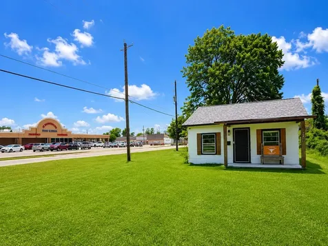 424 Thomas Street Clute TX 77531