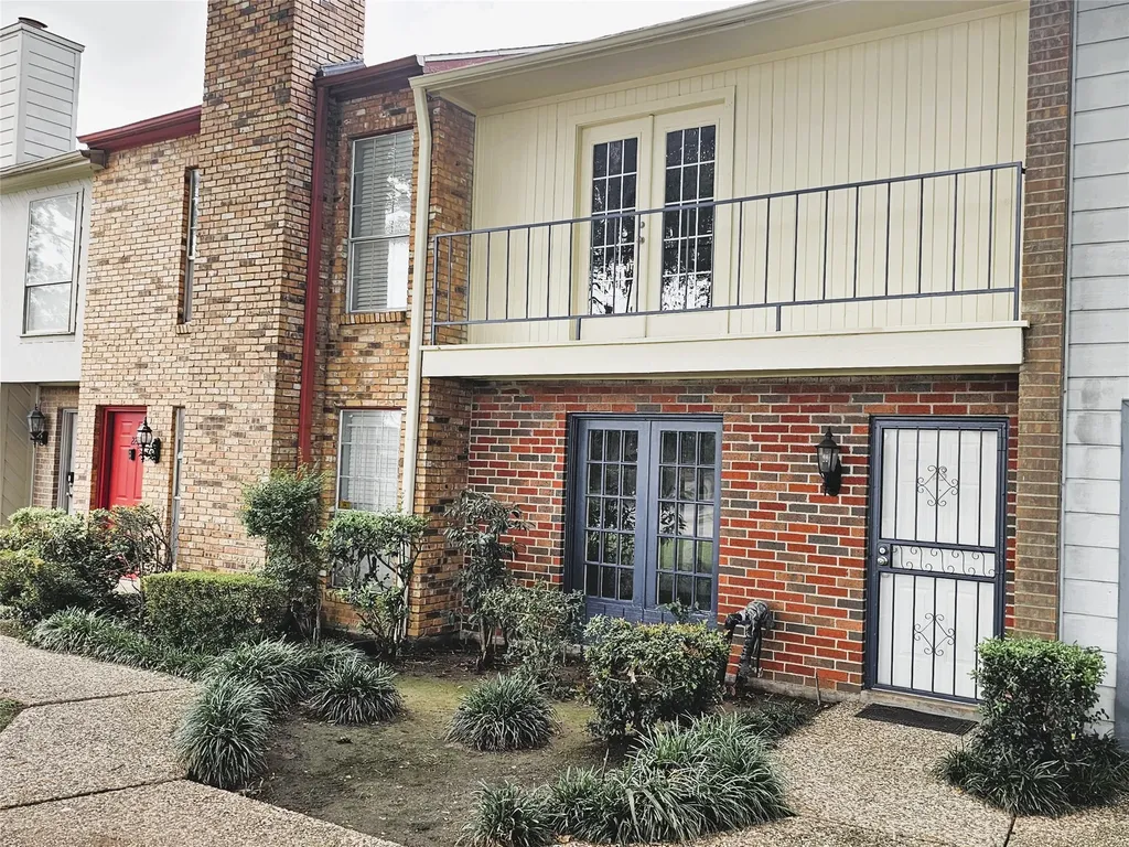 6111 Beverly Hill Street 23 Houston TX 77057