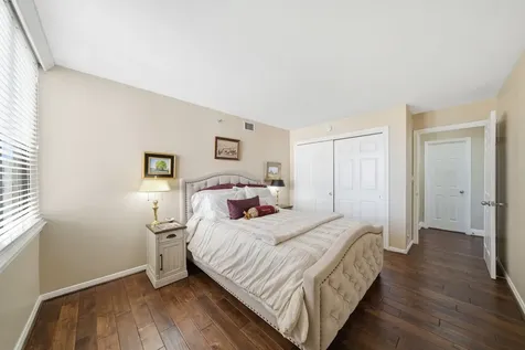 3525 Sage Road 909 Houston TX 77056