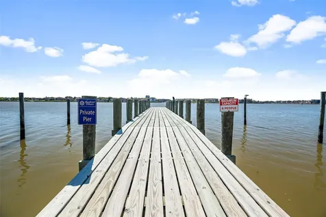 401 Lakeside Lane 203 Houston TX 77058
