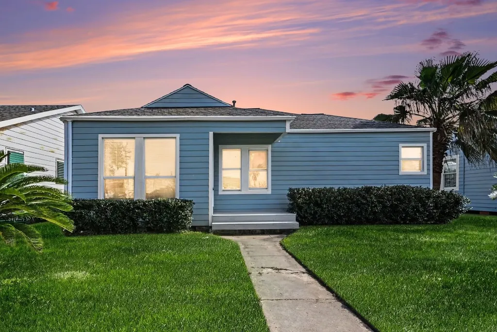 4805 Alamo Drive Galveston TX 77551